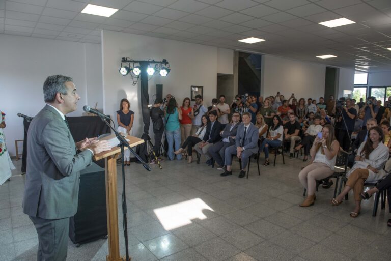 Javkin asumió en Empalme: Comenzamos como vamos a gobernar estos cuatro años, cerca de la gente