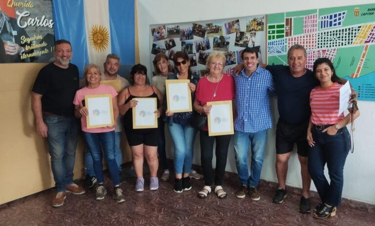 Más familias de Capitán Bermúdez cumplen el sueño de escriturar sus viviendas gracias al CER