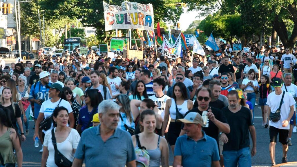 Efecto Milei: Masiva movilización en Avellaneda en rechazo a la ley ‘Bases’ y al DNU