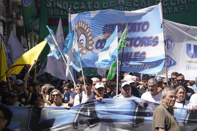 Efecto Milei Paro General: Rosario se moviliza al Monumento en rechazo a las medidas antipatria