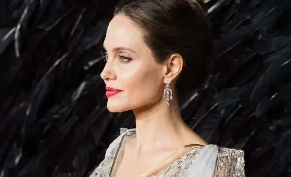 Qué es el MEWING, ejercicios que hacen famosas para eliminar la papada de forma eficaz Qué es el MEWING, ejercicios que hacen famosas para eliminar la papada de forma eficaz