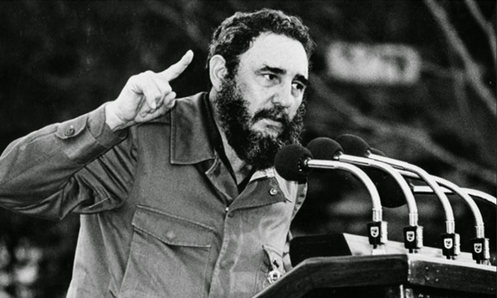 19590216 FIDEL CASTRO. El líder de la Revolución Cubana, Fidel Castro Ruz, toma posesión como primer ministro de Cuba en el palacio presidencial en La Habana, a la que había llegado con tropas guerrilleras luego de derrocar al dictador Fulgencio Batista.