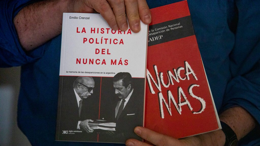 El libro de Crenzel. Foto SomosTelam.