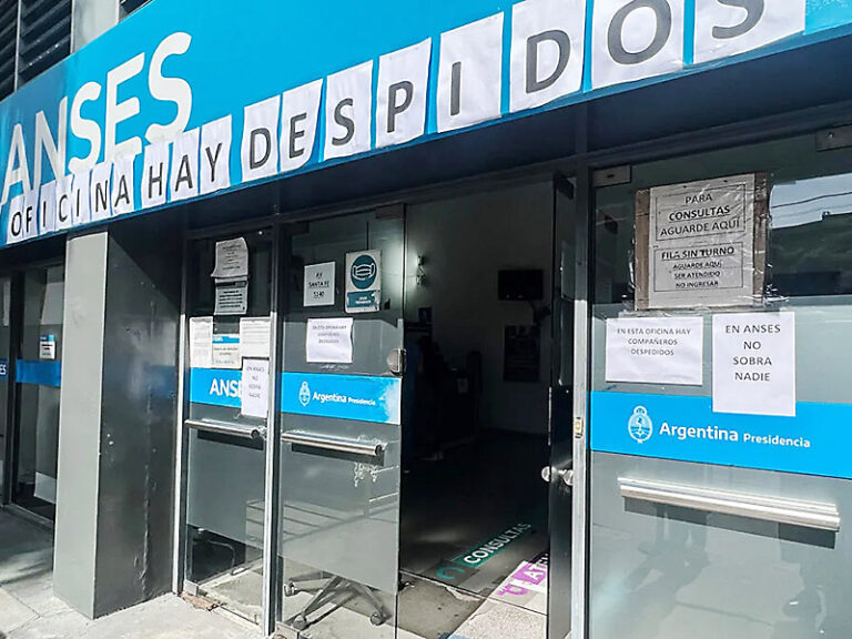 Milei cerró oficinas de ANSES en Puerto Gral. San Martín, Funes y norte santafesino