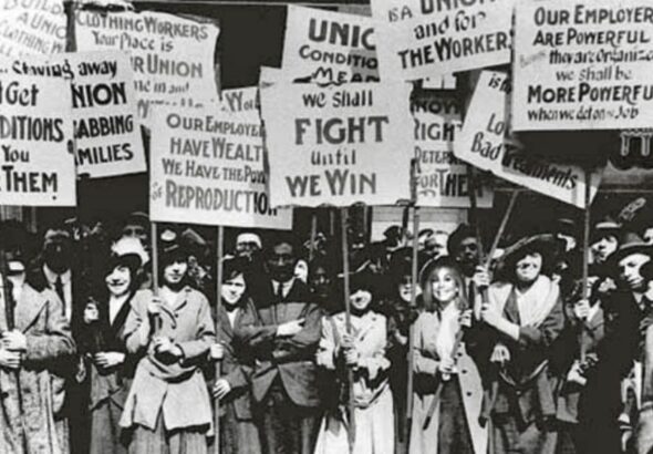 Efemérides 8 de Marzo: Día de la Mujer Trabajadora. Filiberto Ortega Frazier Reagan BioyCasares PadreCoraje Malaysia Airlines