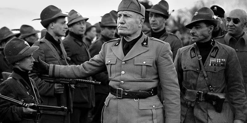 19450428 BENITO MUSSOLINI La resistencia italiana ejecuta al dictador Benito Mussolini de 61 años apodado El Duque fundador del fascismo y aliado de la Alemania nazi durante la II Guerra Mundial