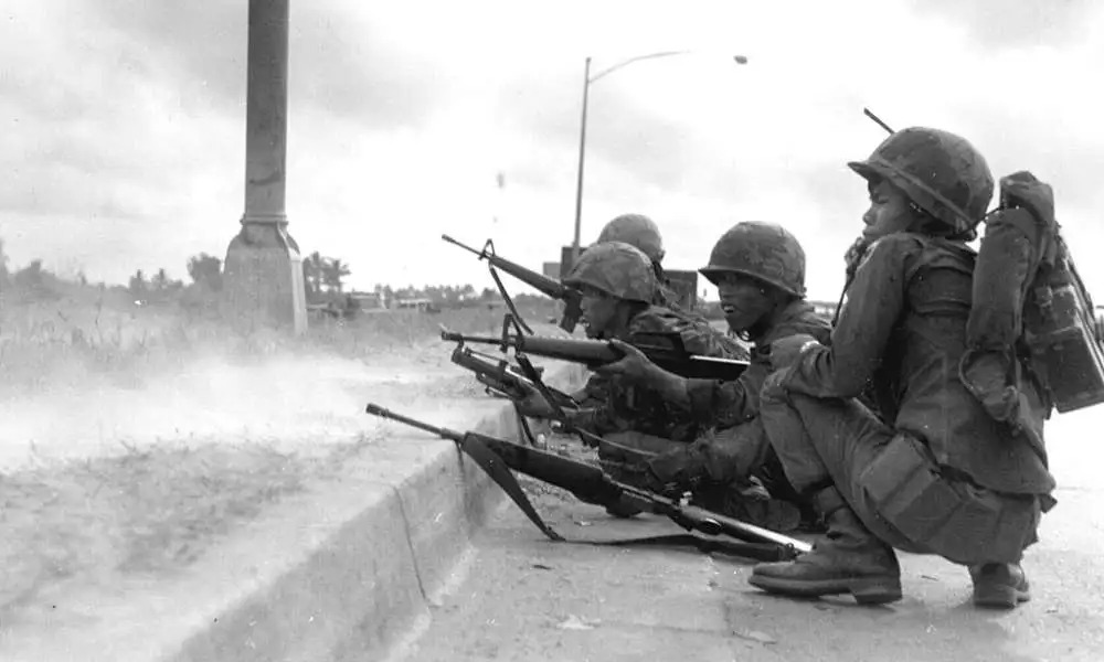 19750430 GUERRA DE VIETNAM Al cabo de 19 años y medio de conflicto concluye la Guerra de Vietnam con la victoria de las tropas comunistas de Vietnam del Norte sobre las de Vietnam del Sur que tuvo como aliado a Estados Unidos