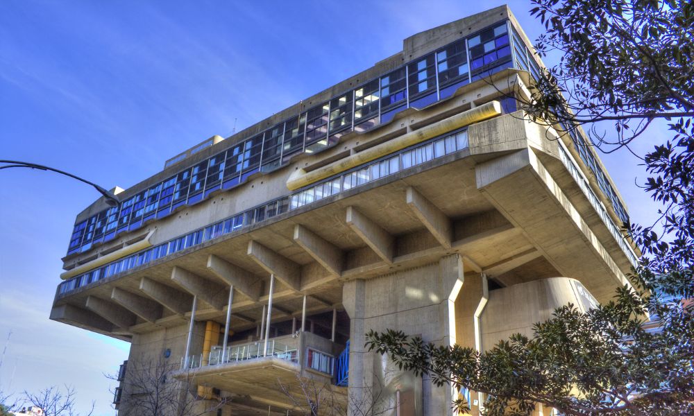 10 de abril - Biblioteca Nacional, Clorindo Testa