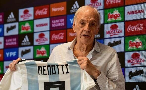 Efemérides 22 de Octubre: Menotti Tranvía Cézanne Lloyd Deneuve TomLupo Melingo LedZepelin Larralde Día Derecho a la Identidad