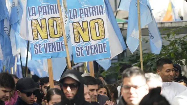 20240509 ROSARIO MARCHA EMPLEADOS DE COMERCIO PARO NACIONAL CONTRA MILEI Y SU POLITICA DE HAMBRE Y VENDEPATRIA