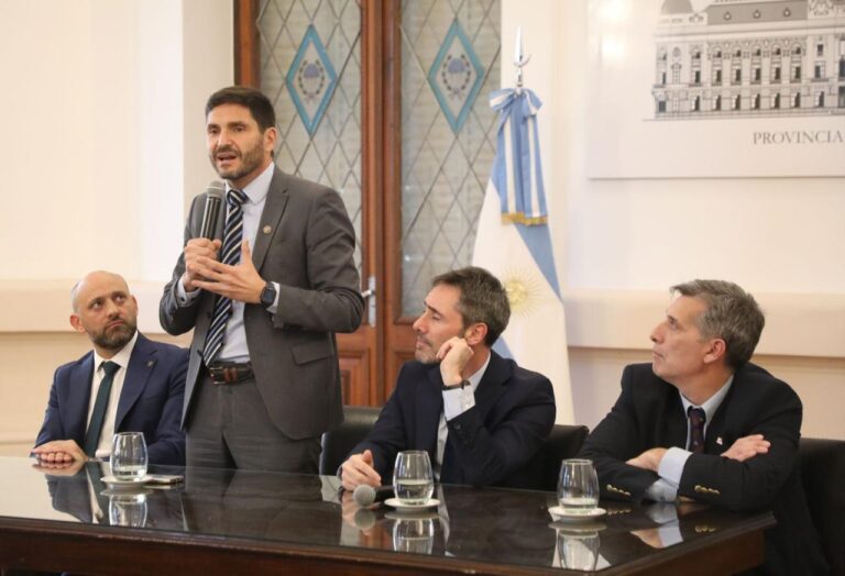 Pullaro presentó nuevas líneas de financiamiento para la producción santafesina