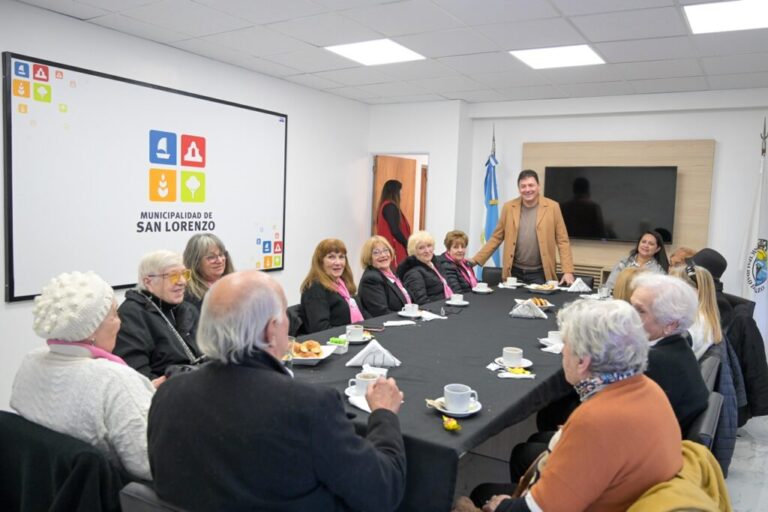 Raimundo se reunió con el Parlamento de Adultos Mayores y juntos coordinaron diversas actividades