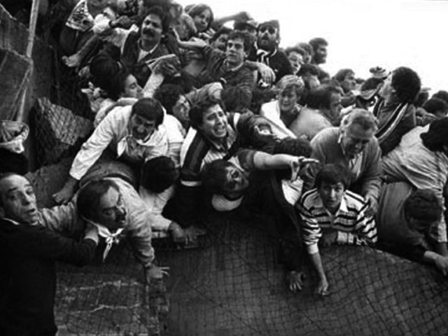 1968 PUERTA 12 Mueren aplastados 71 hinchas boquenses y 113 son heridos en la Tragedia de la Puerta 12 del estadio Monumental Es la mayor catástrofe de la historia del fútbol