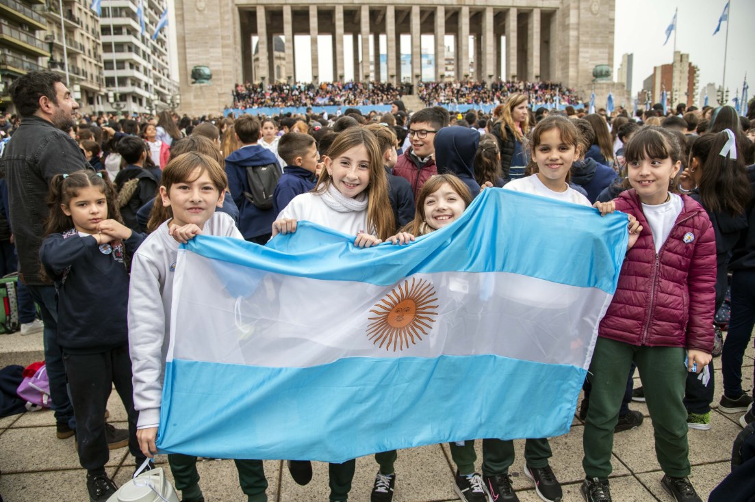 20240618 ROSARIO PROMESA EN MONUMENTO A LA BANDERA