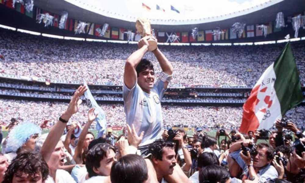 19860629 ARGENTINA CAMPEÓN. La selección nacional gana su segunda Copa del Mundo al vencer a Alemania por 3-2 en la final del Mundial México ‘86 de la mano de Diego Armando Maradona y Carlos Salvador Bilardo como director técnico.