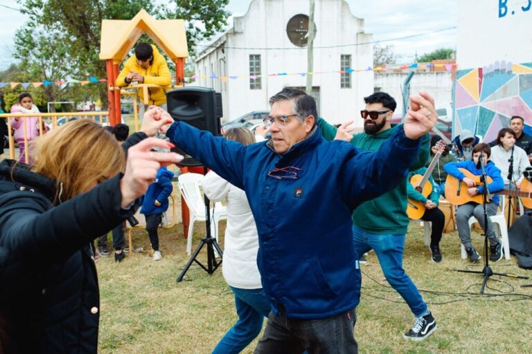 “Cultura en movimiento” llega a barrio 2 de Abril con juegos y propuestas artísticas