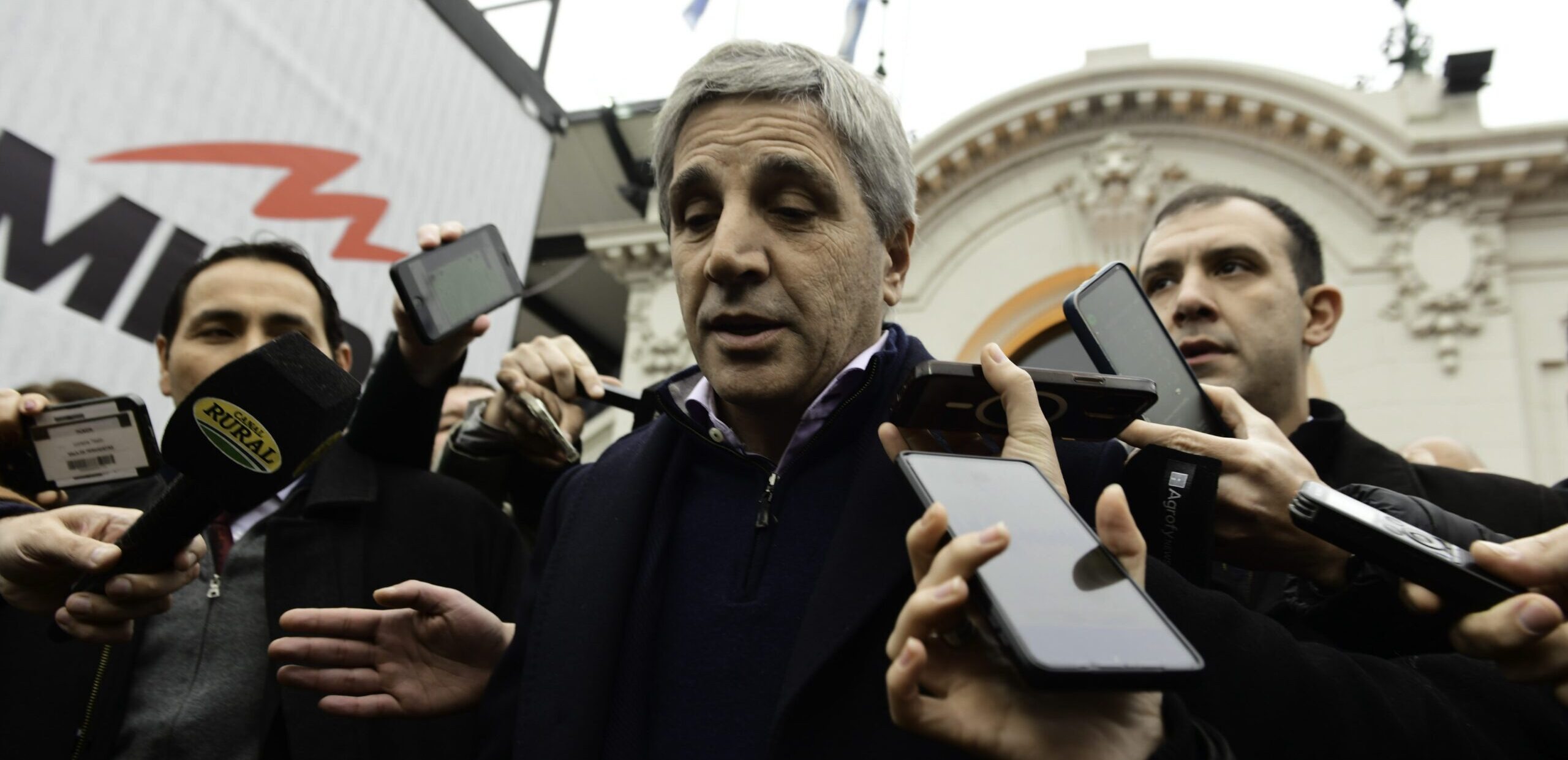 El FMI de Trump queda muy lejos y el Gobierno apuesta al blanqueo para juntar dólares El FMI de Trump queda muy lejos y el Gobierno apuesta al blanqueo para juntar dólares