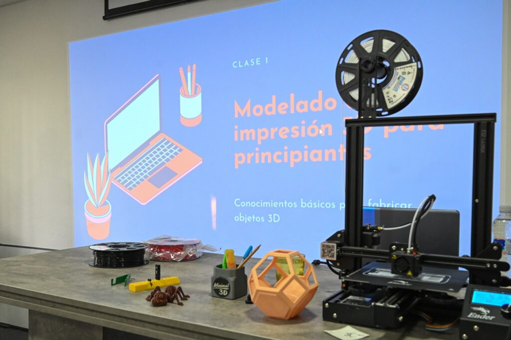 La Municipalidad dicta un curso para aprender a imprimir en 3D