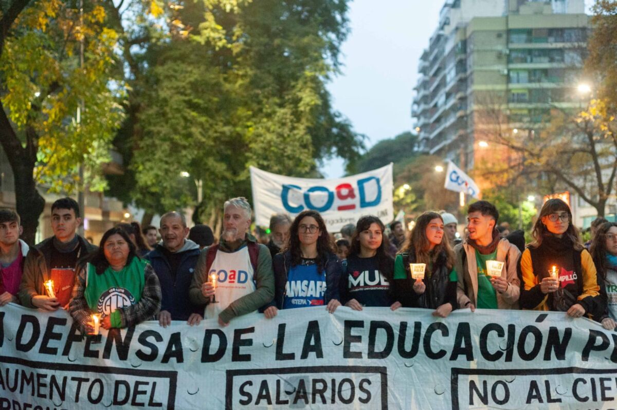 Marcha de las antorchas en Rosario 22/05/24