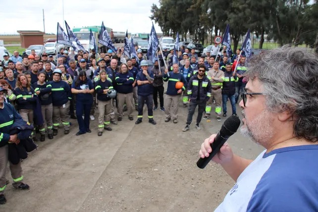 Efecto Milei: Aceiteros paran por tiempo indeterminado. Se paralizan las plantas y crecen las colas de camiones en las rutas