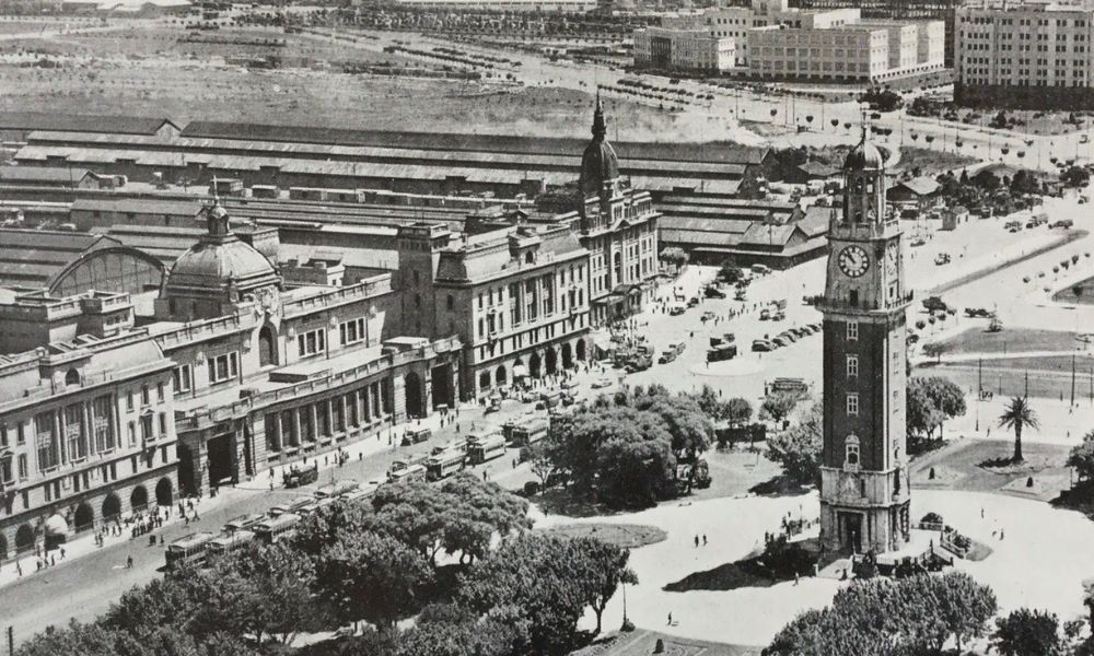 Efemérides 2 de Agosto: Estación Retiro Boca river Allende Cabrera Hussein Burroughs Pastoriza Messi PérezCelis Día del Gastronómico