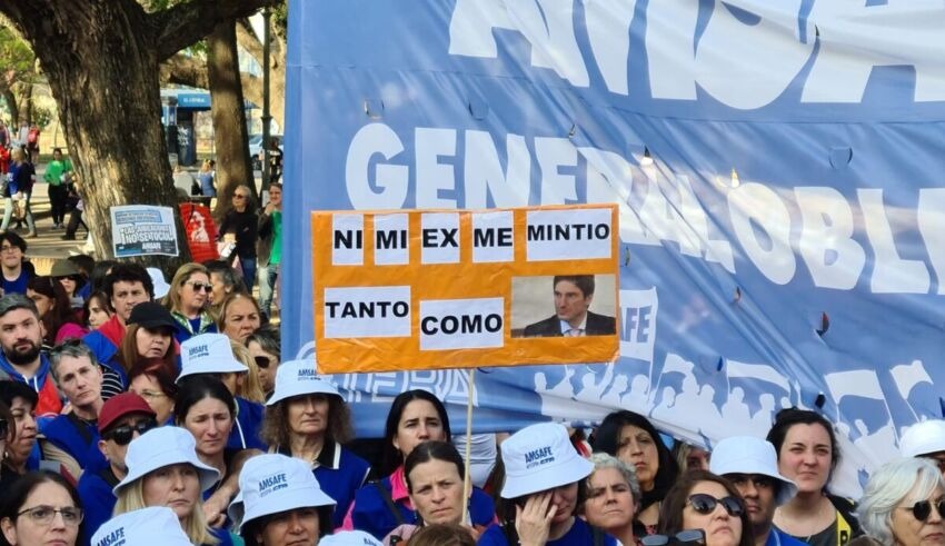 «NI MI EX ME MINTIO TANTO COMO PULLARO» fue el cartel más aplaudido