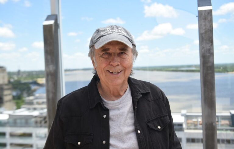 Serrat sobre Fontanarrosa: «Estar aquí es volver a estar con él, cerca de las cosas que amó»