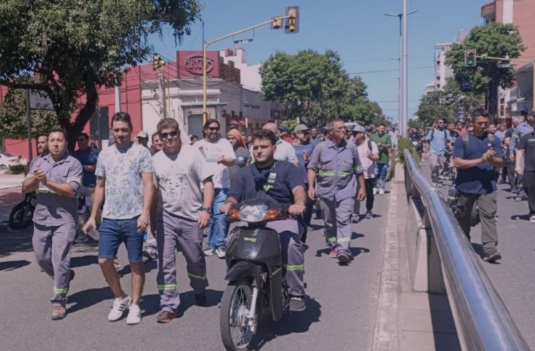 20250314 GREMIALES SOEA VICENTIN NO PAGA SUELDOS MARCHA A ESQUINA DE LOS BANCOS SAN LORENZO