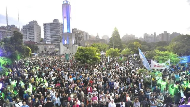 Multitudinaria marcha en Rosario por el Día de la Memoria, Verdad y Justicia: todas las fotos de la movilización