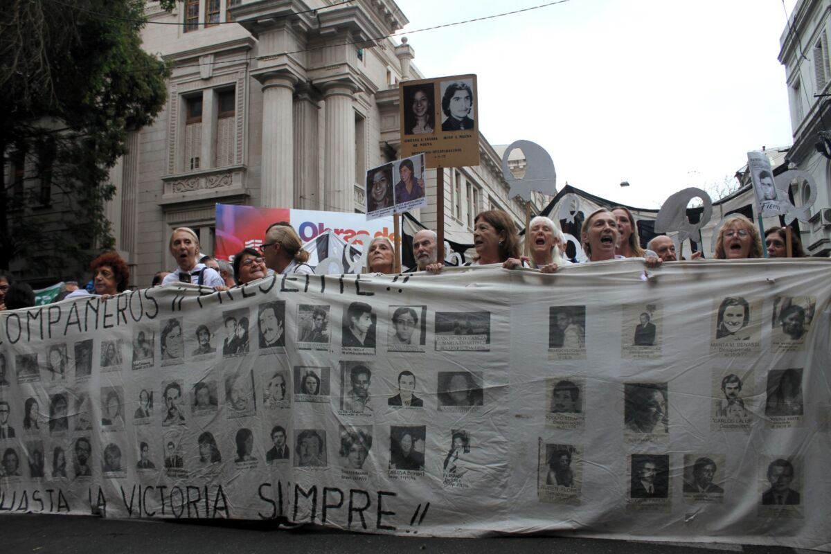 Histórica y multitudinaria marcha por el 24 de marzo