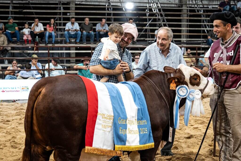 Descargar imagen de Gran Campeon Ternero Festejo