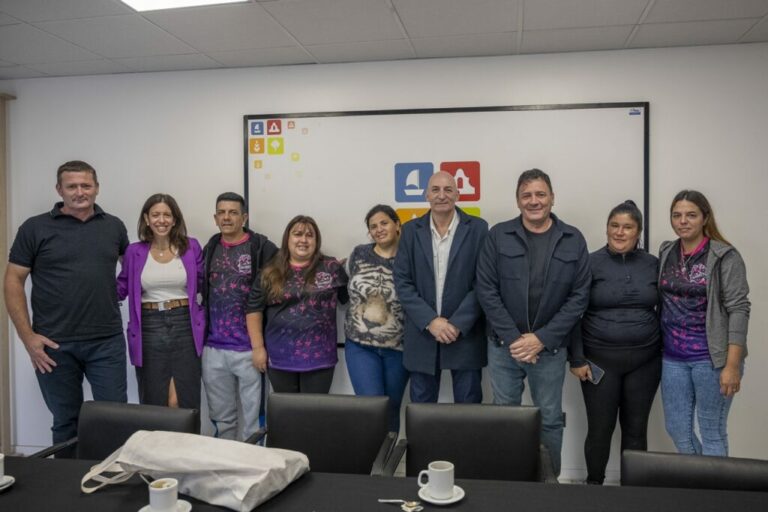 La Municipalidad acompaña un proyecto que transformó terrenos abandonados en un espacio deportivo en barrio Mitre