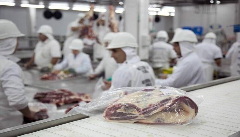 En medio de la “guerra” comercial, las exportaciones de carne son récord a EEUU, pero caen a China