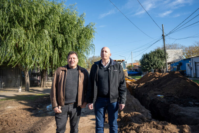 La Municipalidad realiza una obra que permitirá a vecinos de barrio José Hernández conectarse a la red de cloacas
