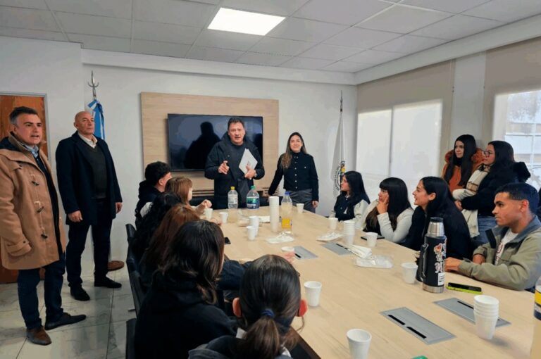 Alumnos de las escuelas Nº 438 y Nº 477 completaron sus pasantías en la Municipalidad