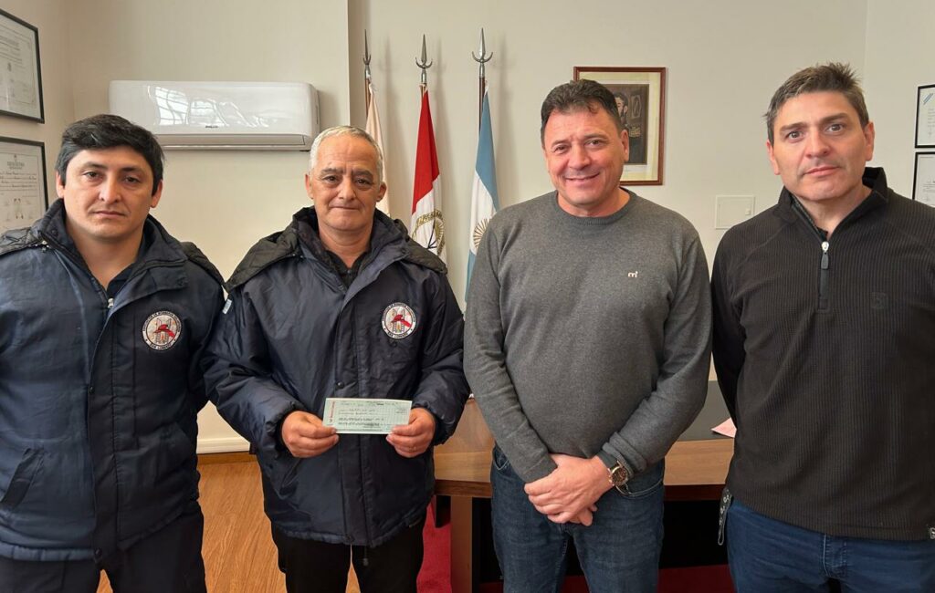 La Municipalidad otorgó a los Bomberos Voluntarios un aporte para la compra de equipamiento clave La Municipalidad otorgó a los Bomberos Voluntarios un aporte para la compra de equipamiento clave