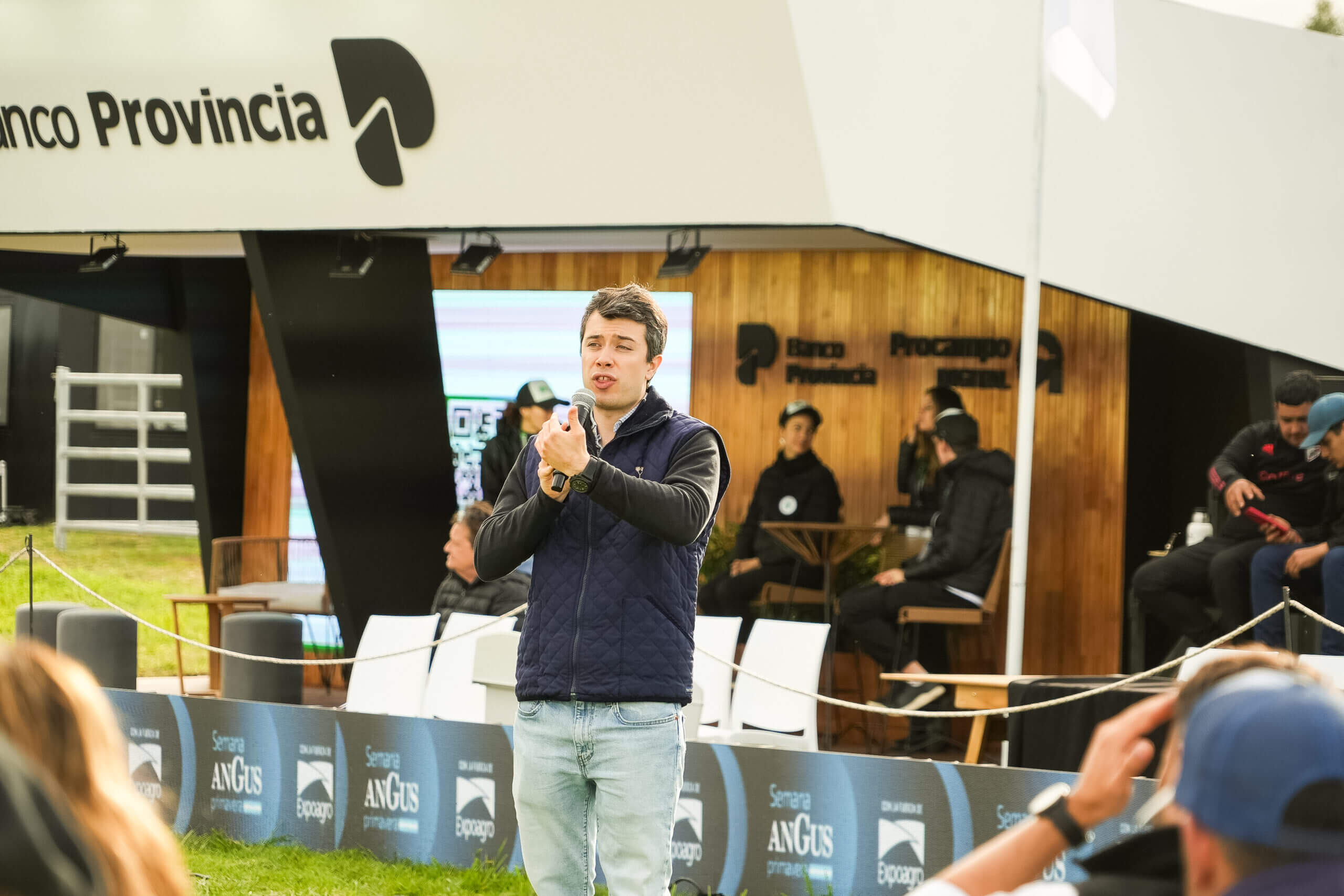 Descarga la foto de Agustin Curutchet