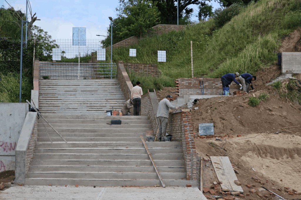 San Lorenzo recupera el Paseo de la Libertad con obras en la barranca del Campo de la Gloria San Lorenzo recupera el Paseo de la Libertad con obras en la barranca del Campo de la Gloria