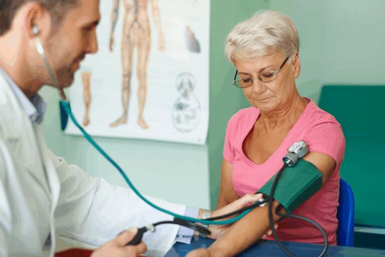 Comenzó una campaña gratuita de control cardiovascular para adultos mayores Comenzó una campaña gratuita de control cardiovascular para adultos mayores