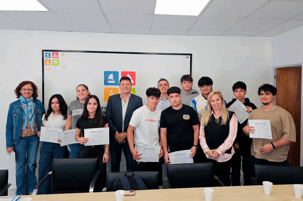 Alumnos del Colegio Santa Rosa realizaron pasantías en la Municipalidad de San Lorenzo Alumnos del Colegio Santa Rosa realizaron pasantías en la Municipalidad de San Lorenzo