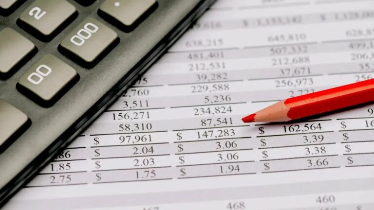 Siete consorcios y un club arden por un millonario desfalco Siete consorcios y un club arden por un millonario desfalco