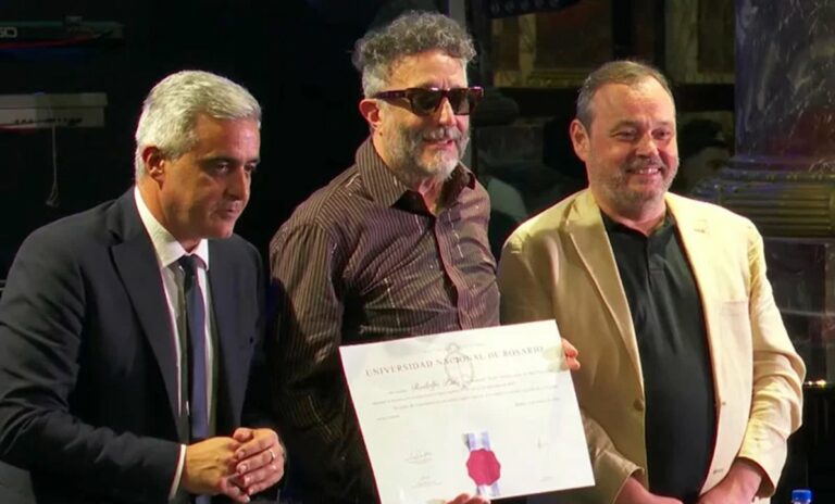 Fito Páez fue distinguido con el título de doctor honoris causa por la UNR Fito Páez fue distinguido con el título de doctor honoris causa por la UNR