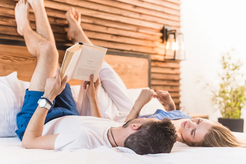 Momento pausa fin de año pareja