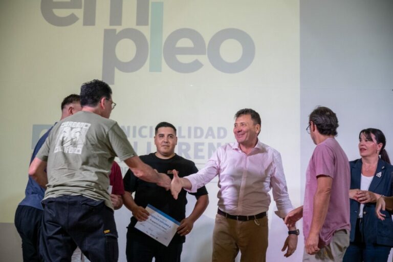 Más de 200 vecinos completaron cursos de capacitación brindados por la Municipalidad Más de 200 vecinos completaron cursos de capacitación brindados por la Municipalidad