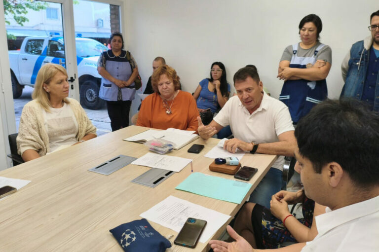 La Municipalidad entregó 157 millones de pesos a escuelas de la ciudad