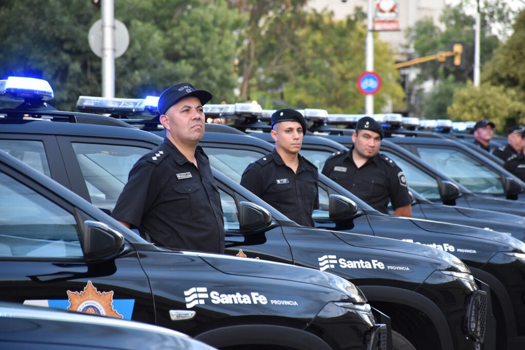 San Lorenzo recibió siete camionetas para el patrullaje de sus calles San Lorenzo recibió siete camionetas para el patrullaje de sus calles