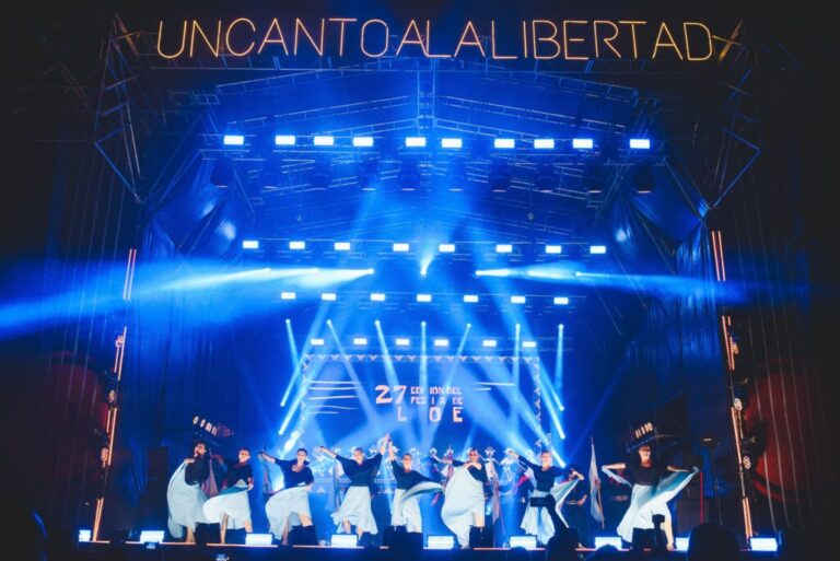 Casi 500 artistas brillaron en el festival folclórico “Un canto a la libertad”
