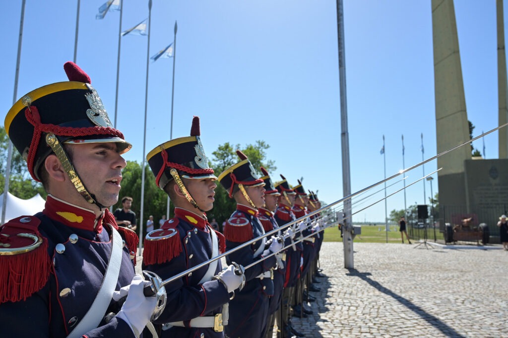 Con izamientos y un homenaje a los caídos, San Lorenzo empieza a conmemorar el combate de 1813 Con izamientos y un homenaje a los caídos, San Lorenzo empieza a conmemorar el combate de 1813
