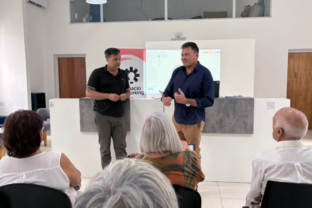 La Municipalidad impulsa la alfabetización digital de los adultos mayores