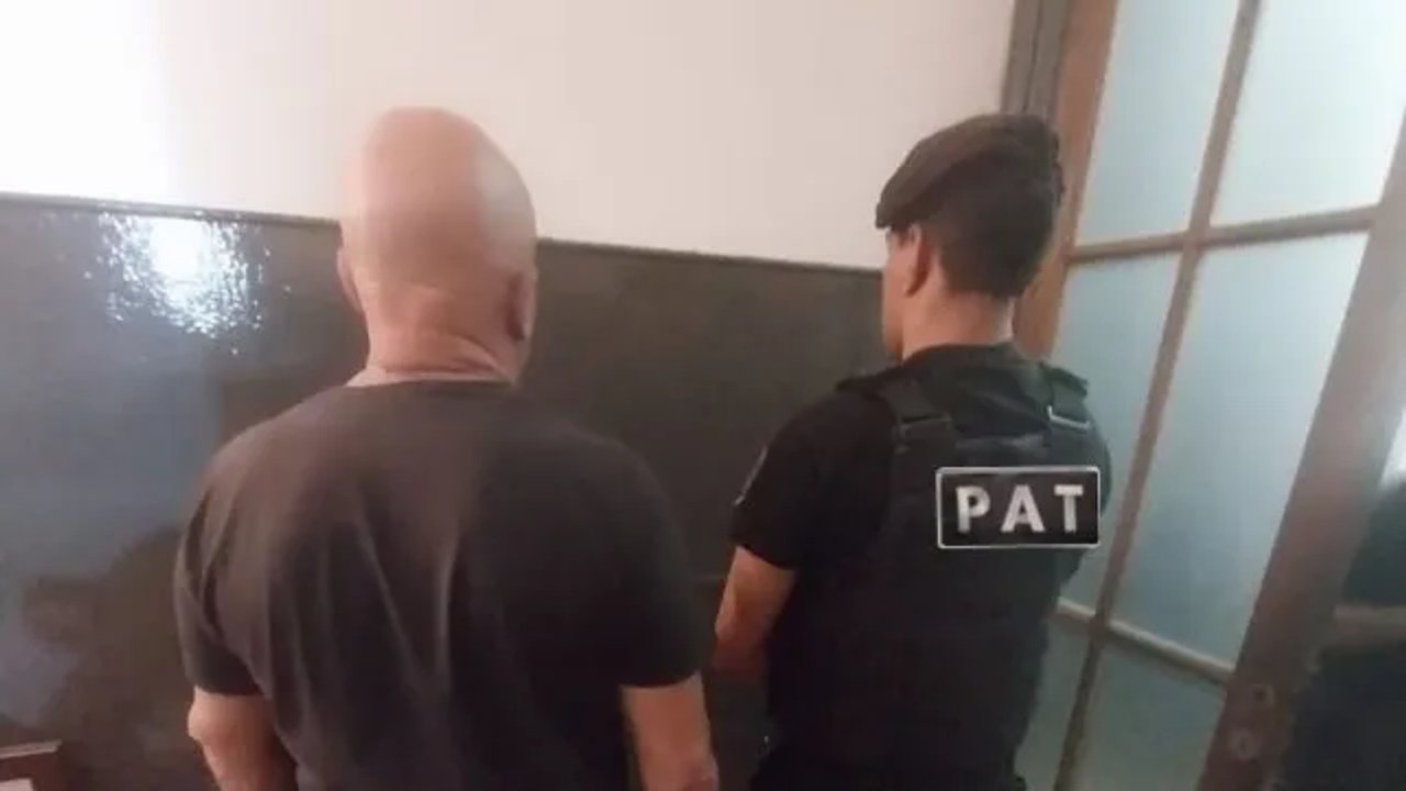 Discutió por unas multas y atropelló a un inspector de tránsito